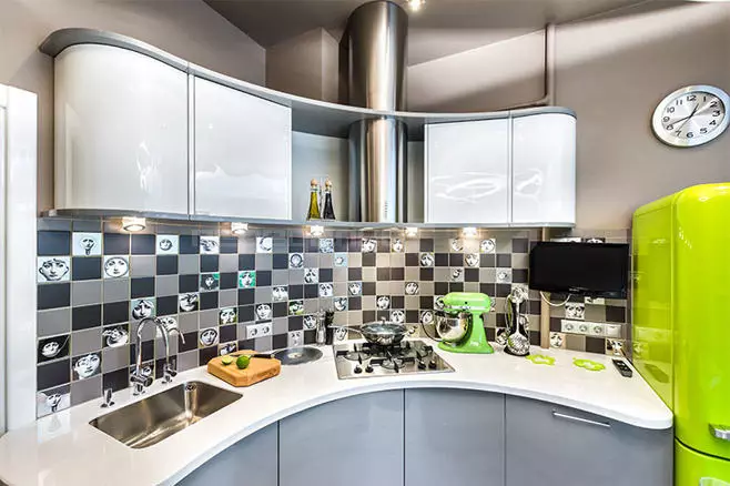 Kuhinjska design 9 kvadratnih metrov s hladilnikom (67 fotografij): zanimivi projekti in možnosti notranje opreme. Kako namestiti potrebno pohištvo? 9432_24