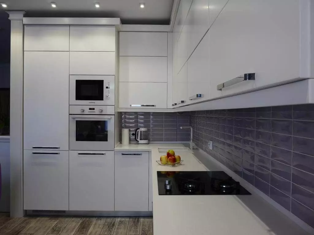 廚房設計9平方米，冰箱（67張照片）：有趣的項目和室內選擇。如何容納必要的家具？ 9432_41