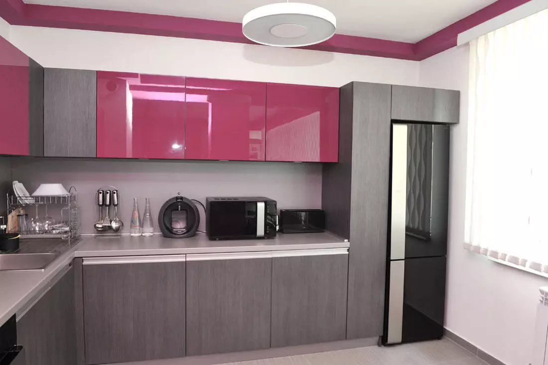 2 metry Projektowanie kuchni (60 zdjęć): 2x3 metry Planowanie kuchni i wnętrze z oknem, projekt dla małej kuchni 3x2 rozmiar z lodówką 9438_54