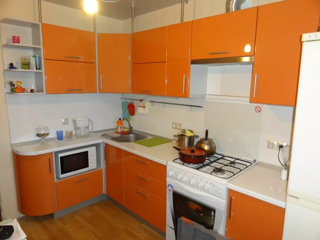 2 metriä Keittiö Design (60 valokuvaa): 2x3 metriä Kitchen Suunnittelu ja sisätila ikkuna, Pieni keittiö 3x2 koko jääkaappi 9438_9