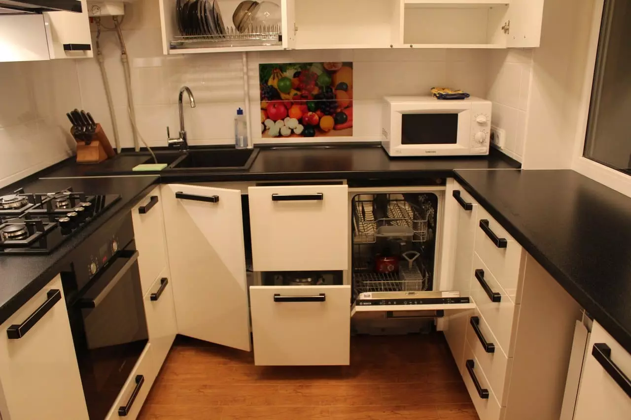 Mutfak tasarımı 6 metrekare. M, Khrushchev (88 fotoğraf): 6 metrekarelik küçük bir odada iç tasarım fikirleri, mutfak boyutları ve düzenleme planı, onarım seçenekleri 9441_13