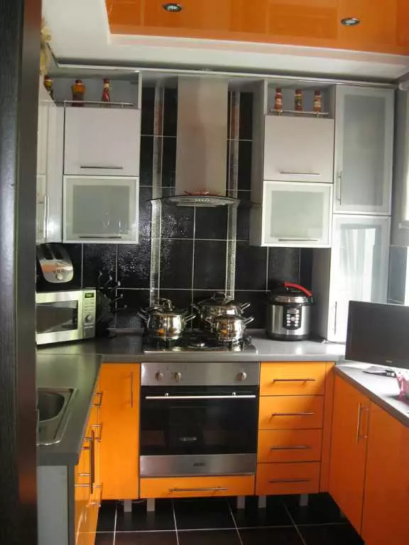 Design de cuisine 6 mètres carrés. M à Khrouchtchev (88 photos): Idées de design d'intérieur dans une petite pièce de 6 mètres carrés, tailles de cuisine et plan d'arrangement, options de réparation 9441_16