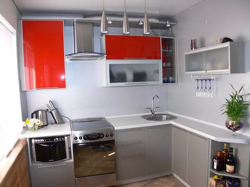 Kuchynský dizajn 6 metrov štvorcových. m v Khrushchev (88 fotografií): Nápady na dizajn interiéru v malej miestnosti 6 metrov štvorcových, veľkosti kuchyne a usporiadanie plánu, oprava možností 9441_82