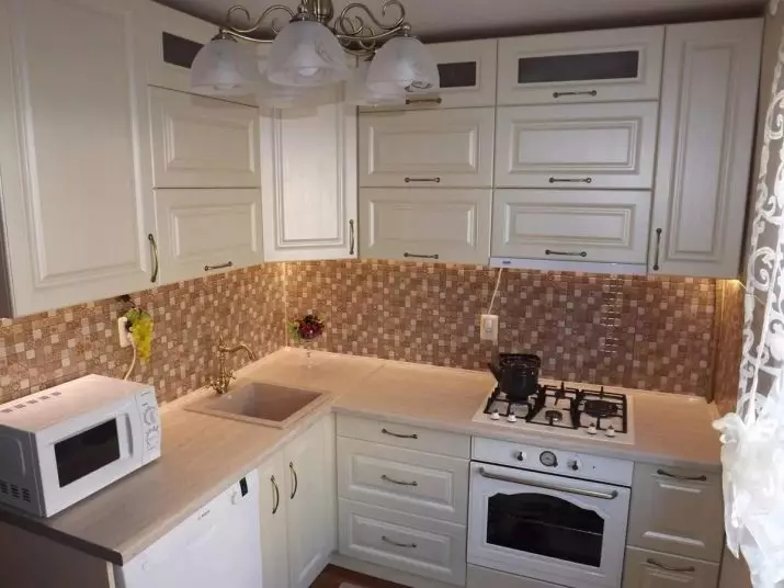 باورچی خانے کے ڈیزائن 7 مربع. ایم پینل ہاؤس میں (31 فوٹو): مرمت باورچی خانے 7 مربع میٹر، جگہ کے ساتھ داخلہ کے اختیارات اور اس کے بغیر 9447_15