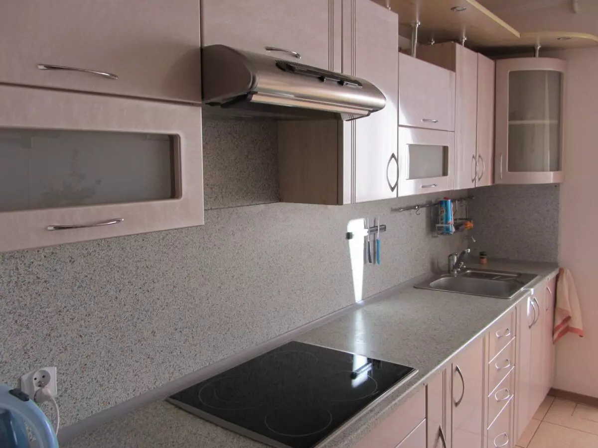 باورچی خانے کے ڈیزائن 7 مربع. ایم پینل ہاؤس میں (31 فوٹو): مرمت باورچی خانے 7 مربع میٹر، جگہ کے ساتھ داخلہ کے اختیارات اور اس کے بغیر 9447_17