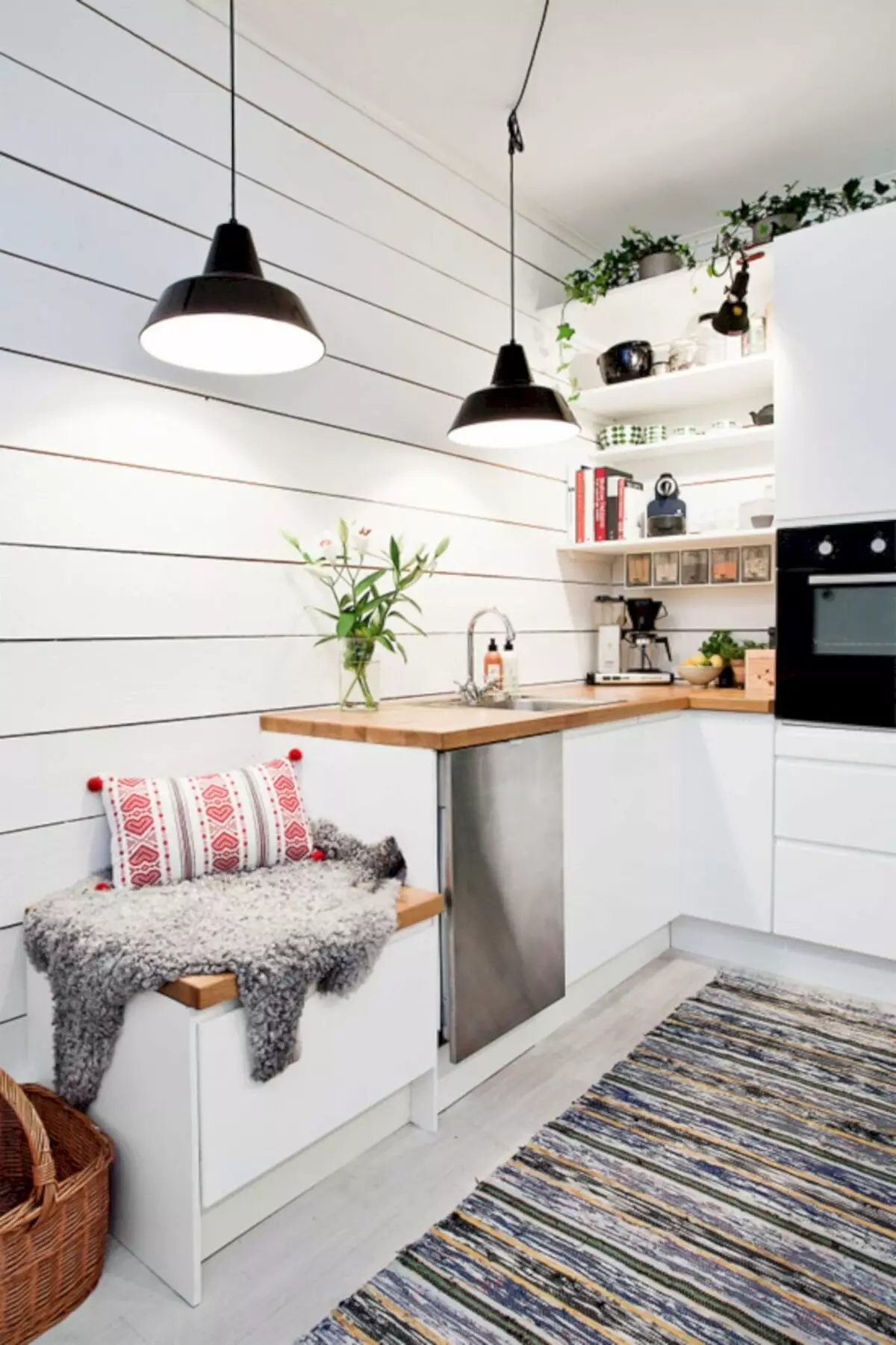 Little Cuisine (124 fotografií): Interiérový dizajn s malou izbou, kuchynský nábytok Malé námestie, kuchyňa dekorácie v byte, krásny dizajnér dokončenie možnosti 9450_36