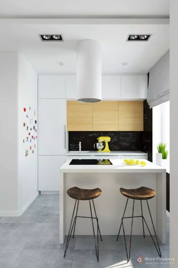 Little Cuisine (124 fotografií): Interiérový dizajn s malou izbou, kuchynský nábytok Malé námestie, kuchyňa dekorácie v byte, krásny dizajnér dokončenie možnosti 9450_44