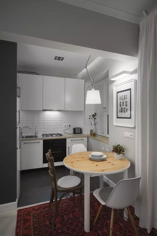 Little Cuisine (124 fotografií): Interiérový dizajn s malou izbou, kuchynský nábytok Malé námestie, kuchyňa dekorácie v byte, krásny dizajnér dokončenie možnosti 9450_81
