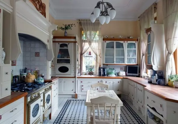 Długa i wąska konstrukcja kuchni (85 zdjęć): wnętrze wydłużonej kuchni z oknem na końcu, mało wąski planowanie kuchni, najlepsze pomysły na projekty pokojowe 2 o 4 metry 9452_29