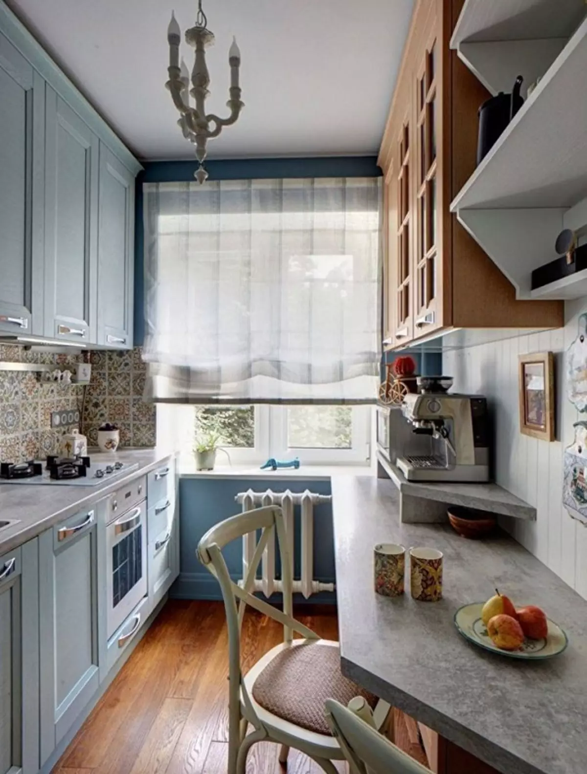 Długa i wąska konstrukcja kuchni (85 zdjęć): wnętrze wydłużonej kuchni z oknem na końcu, mało wąski planowanie kuchni, najlepsze pomysły na projekty pokojowe 2 o 4 metry 9452_51