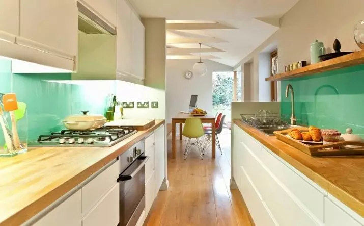 Długa i wąska konstrukcja kuchni (85 zdjęć): wnętrze wydłużonej kuchni z oknem na końcu, mało wąski planowanie kuchni, najlepsze pomysły na projekty pokojowe 2 o 4 metry 9452_8