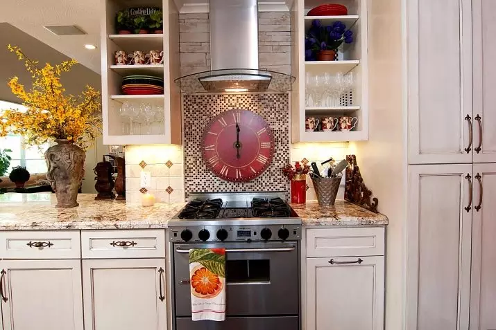 Ѕид часовник во кујната (51 фотографии): Каде да висат кујнски часовник со тајмер? Оригинални и убави модели во внатрешноста. Може ли да ги обесувам над вратата? Прованса стил часовници 9453_50