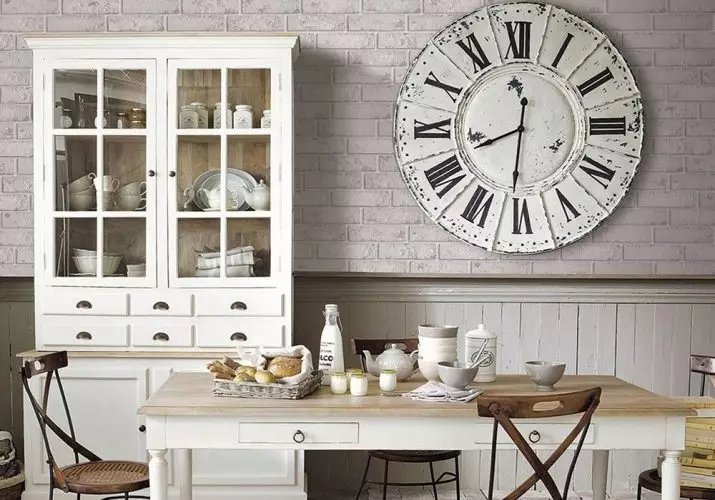 Zegar ścienny w kuchni (51 zdjęć): Gdzie wiesz zegar kuchenny z timerem? Oryginalne i piękne modele we wnętrzu. Czy mogę powiesić je przez drzwi? Prowansja zegarki 9453_51