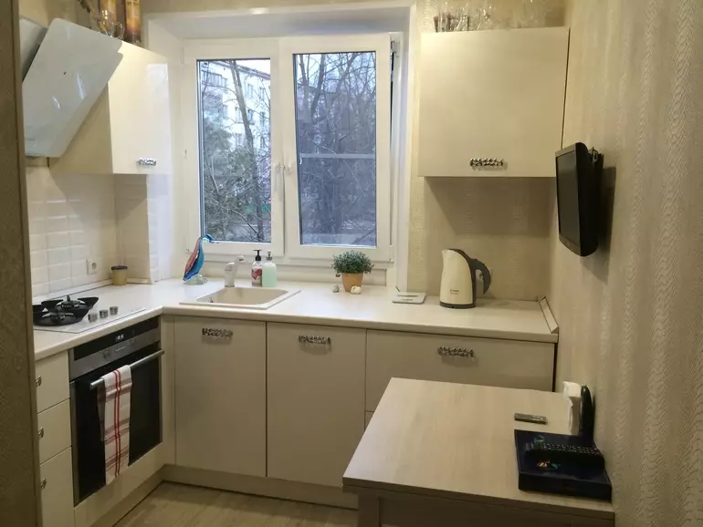 5 квадратни кујнски дизајн. M (100 фотографии): поправка во кујната 5 квадратни метри, кујна сет и друг мебел, идеи планирање за мала кујна 9454_16