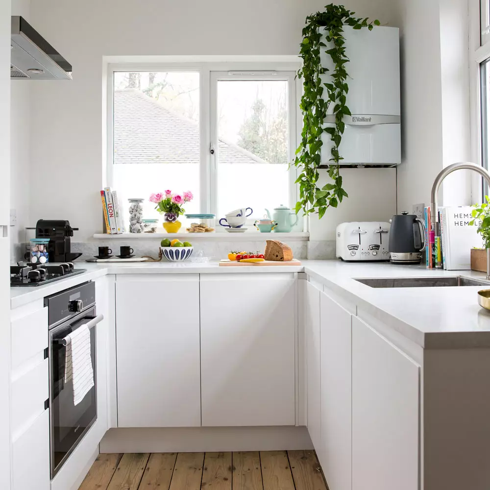 5 квадратни кујнски дизајн. M (100 фотографии): поправка во кујната 5 квадратни метри, кујна сет и друг мебел, идеи планирање за мала кујна 9454_3