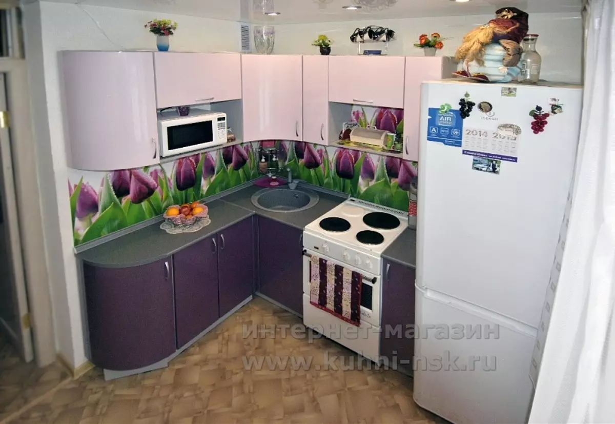 5 neliön keittiön muotoilu. M (100 valokuvaa): Korjaus keittiössä 5 neliömetriä, keittiöasetti ja muut huonekalut, ideat Suunnittelu pienelle keittiölle 9454_34