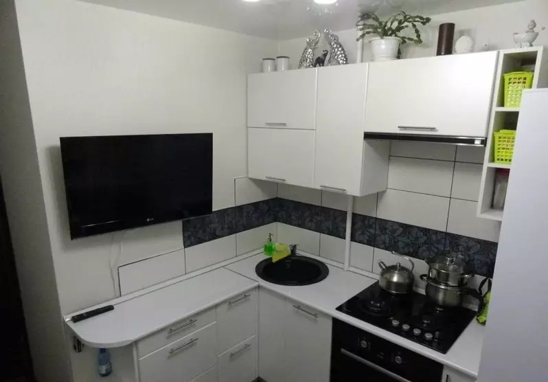 5 design de cozinha quadrada. M (100 fotos): Reparação na cozinha 5 metros quadrados, conjunto de cozinha e outros móveis, idéias planejamento para pequena cozinha 9454_35