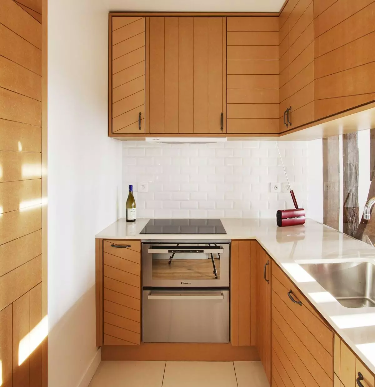 5 kvadratkök design. M (100 bilder): reparation i köket 5 kvadratmeter, köksuppsättning och andra möbler, idéer planering för litet kök 9454_51
