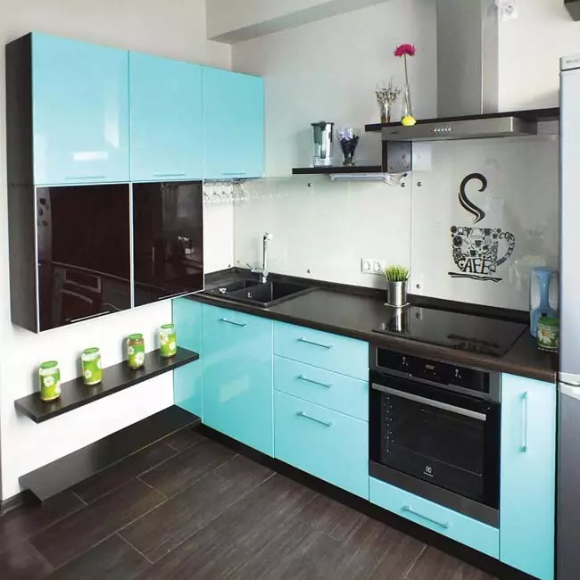 5 квадратни кујнски дизајн. M (100 фотографии): поправка во кујната 5 квадратни метри, кујна сет и друг мебел, идеи планирање за мала кујна 9454_68