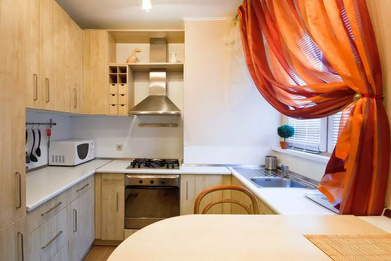5 kvadratnih kuhinjskih dizajna. M (100 fotografija): popravak u kuhinji 5 četvornih metara, kuhinjski set i drugi namještaj, ideje planiranje za malu kuhinju 9454_91