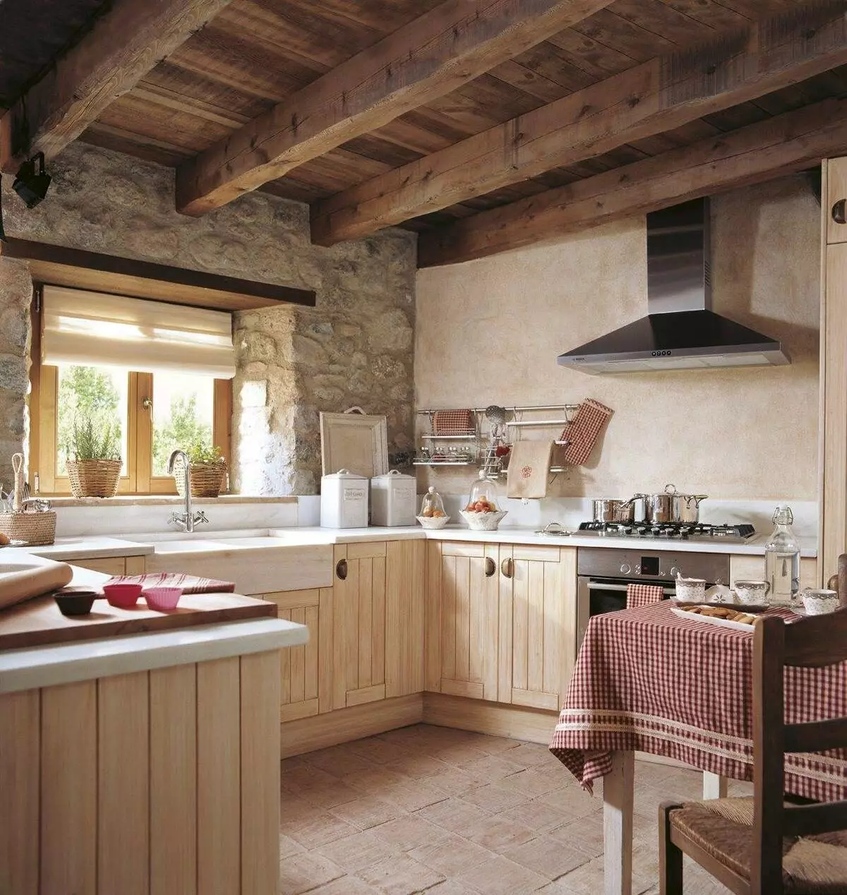 Bucătărie într-o casă rustică (68 fotografii): idei de design interior într-o casă rurală veche, cu o sobă. Aranjamentul ecologic și decorarea bucătăriei în sat 9457_12
