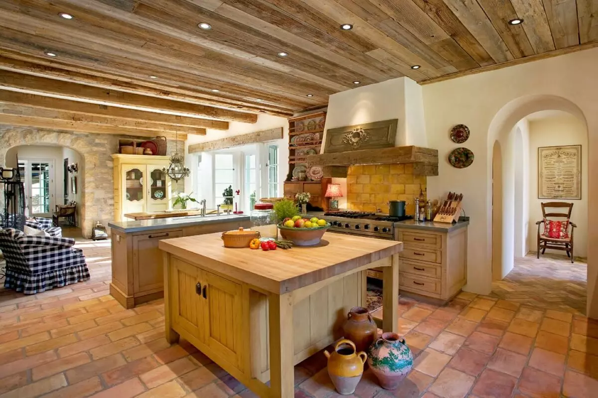Cuisine dans une maison rustique (68 photos): Idées de design d'intérieur dans une ancienne maison rurale avec une cuisinière. Arrangement Eco-Promariant et décoration de la cuisine dans le village 9457_19