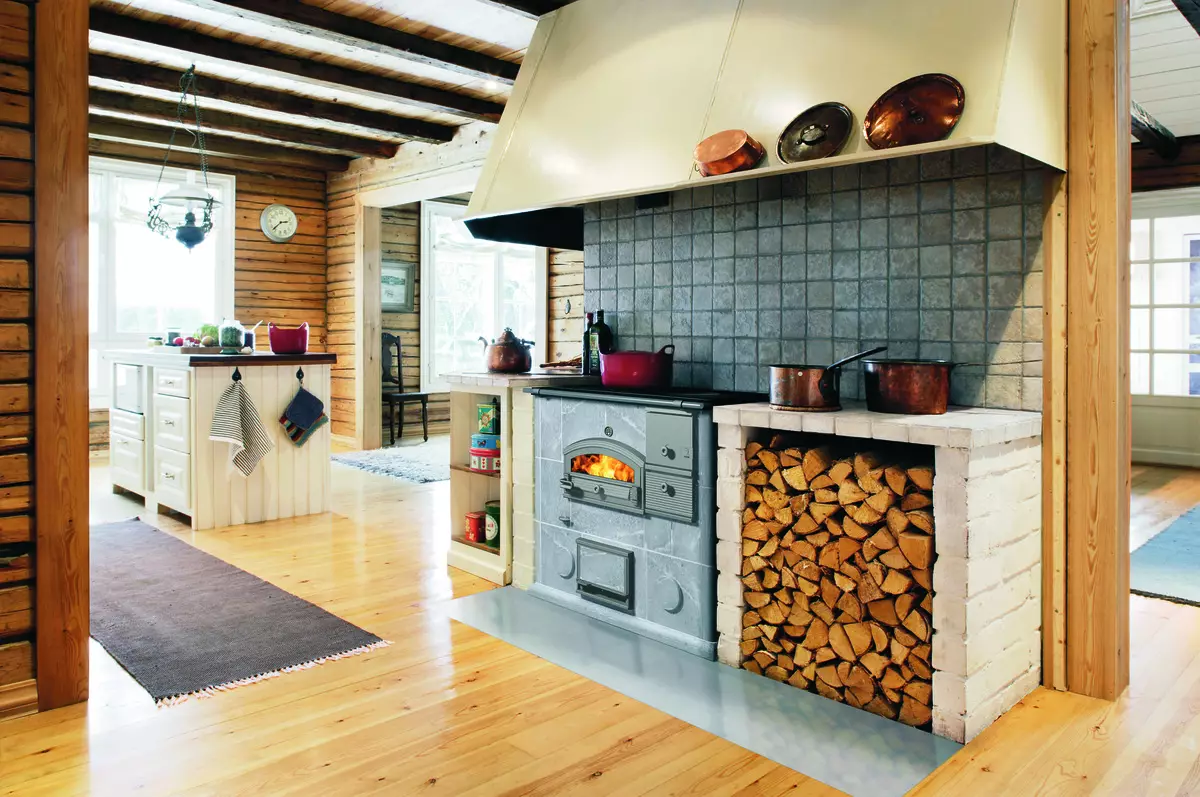 厨房在一个乡村的房子（68张照片）：室内设计想法在一个老农村房子里有炉子的。村里的厨房的生态追踪安排和装饰 9457_26