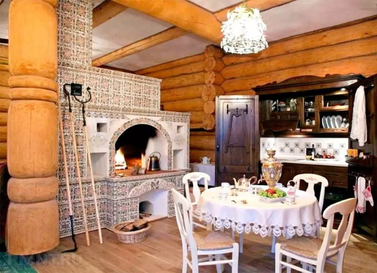 Kök i ett rustikt hus (68 bilder): Inredningsdesignidéer i ett gammalt lanthus med spis. Eco-Promariant arrangemang och dekoration av köket i byn 9457_29