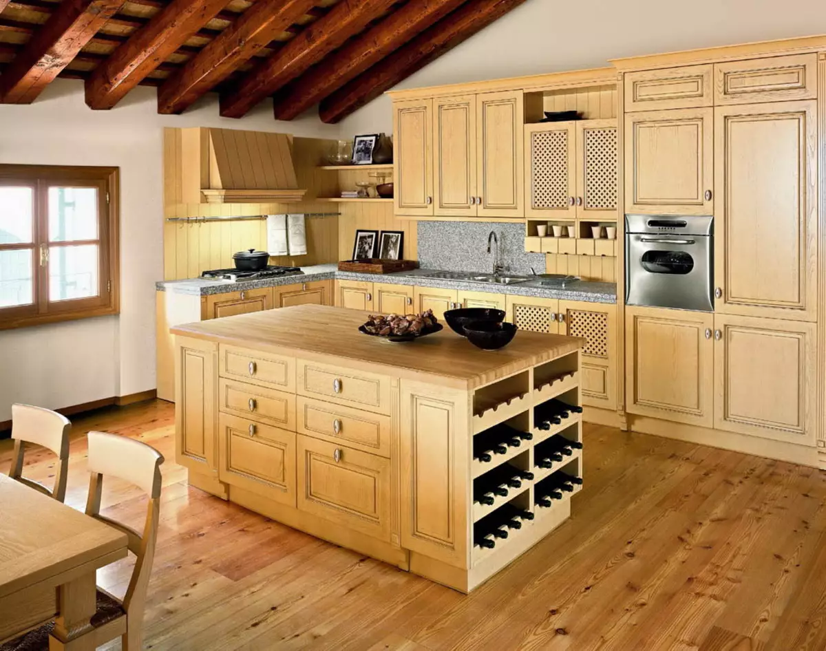 Kuhinja u rustikalnoj kući (68 fotografija): ideje za dizajn interijera u staroj ruralnoj kući s pećnicom. Eko-promazonski aranžman i uređenje kuhinje u selu 9457_3