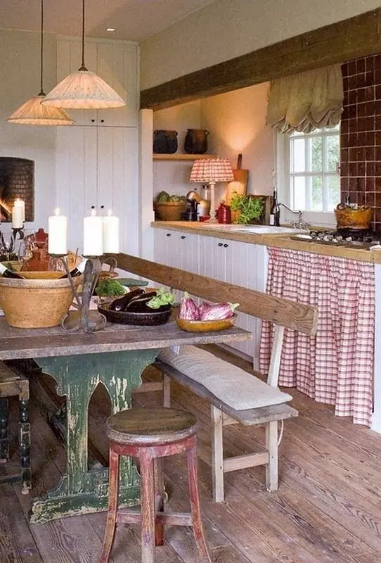 素朴な家のキッチン（68枚の写真）：ストーブを持つ古い田舎の家の中のインテリアデザインのアイデア。村の台所のエコプロムアイアント配置と装飾 9457_38