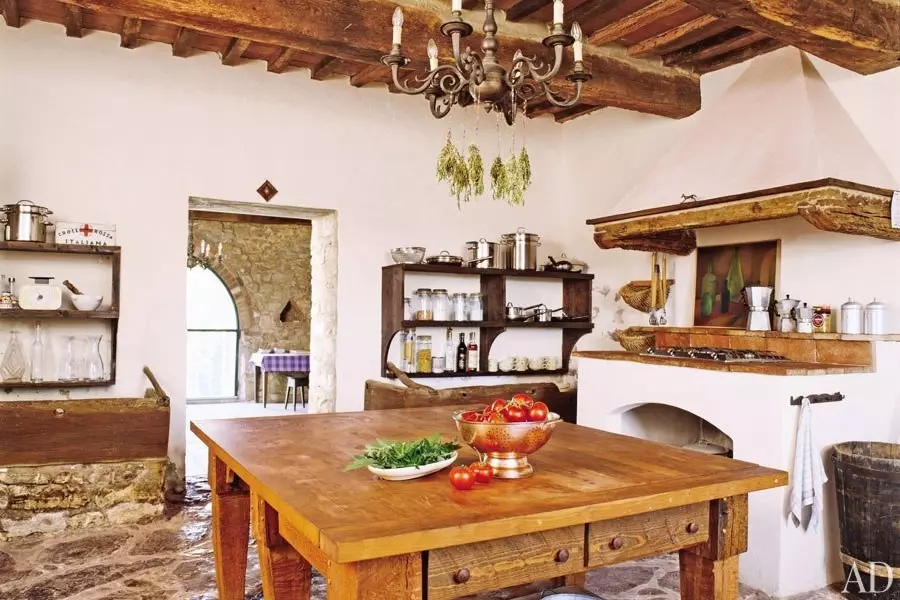 Bucătărie într-o casă rustică (68 fotografii): idei de design interior într-o casă rurală veche, cu o sobă. Aranjamentul ecologic și decorarea bucătăriei în sat 9457_58