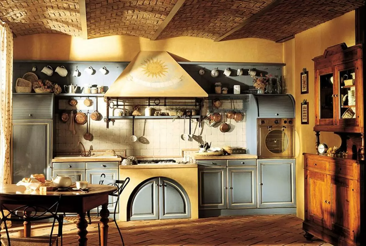 Kuhinja u rustikalnoj kući (68 fotografija): ideje za dizajn interijera u staroj ruralnoj kući s pećnicom. Eko-promazonski aranžman i uređenje kuhinje u selu 9457_6