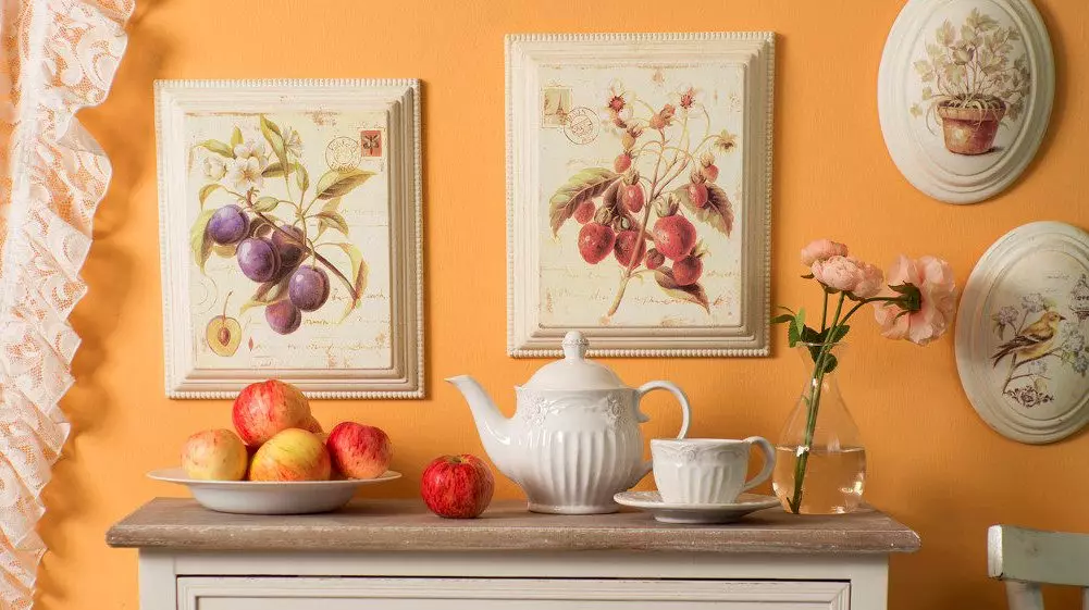 Imagini în bucătărie (48 fotografii): Ce poate fi atârnat pe perete? Picturi frumoase de ulei în interior, în continuare dureri cu fructe și albine de bucătărie alb-negru 9458_16