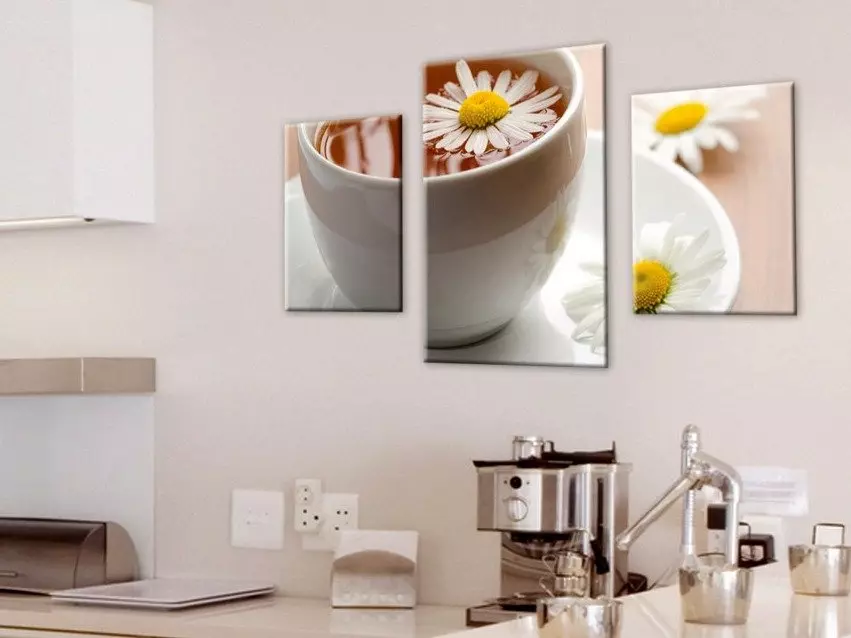 Imagini în bucătărie (48 fotografii): Ce poate fi atârnat pe perete? Picturi frumoase de ulei în interior, în continuare dureri cu fructe și albine de bucătărie alb-negru 9458_17