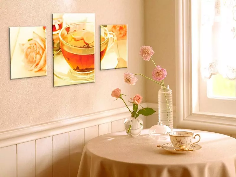 Imagini în bucătărie (48 fotografii): Ce poate fi atârnat pe perete? Picturi frumoase de ulei în interior, în continuare dureri cu fructe și albine de bucătărie alb-negru 9458_9