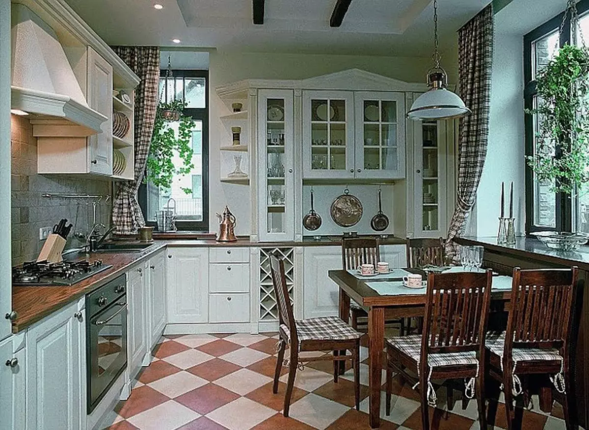 Фото кухни в загородном доме с окном фото