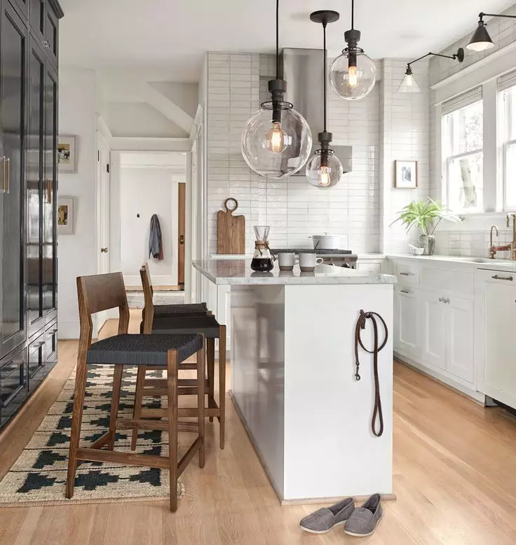 Keuken mei eilân (100 foto's): Design, keuken, keuken mei skiereilân, lytse eilân keukende keamer mei bar stand en oare opsjes 9471_21