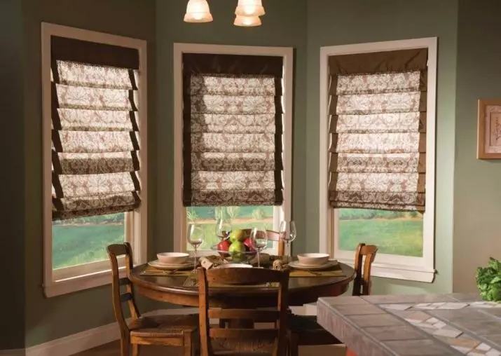 blinds នៅក្នុងផ្ទះបាយ (65 រូបថត): អ្វីដែលពិការភ្នែកគឺល្អប្រសើរជាងមុនក្នុងការជ្រើសរើសជំនួសឱ្យវាំងនន? ពិការភ្នែកបញ្ឈរសម័យទំនើបនៅខាងក្នុង, រំកិលផ្ទះបាយផ្ទះបាយសម្រាប់បង្អួច 9472_39