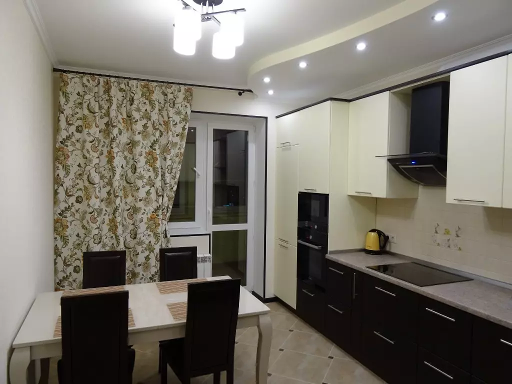 Панель йортында кухня (61 фото): Кечкенә зурлыкларны планлаштыру нуанслары Ашханәсе вариантлары вариантлары 9476_10