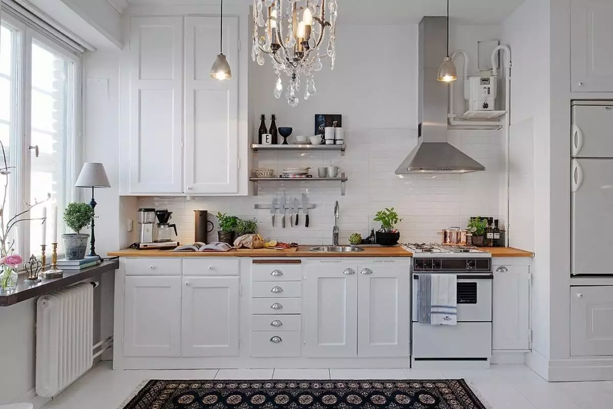 Nhà bếp trong một ngôi nhà bảng điều khiển (61 ảnh): Tùy chọn thiết kế nội thất nhà bếp có kích thước nhỏ, Lập kế hoạch sắc thái 9476_35