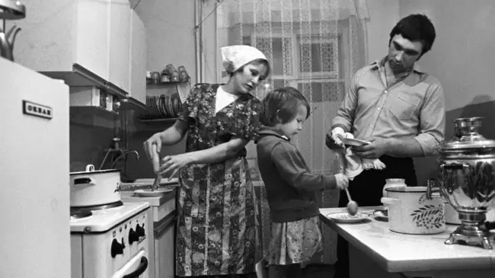 Veličine kuhinje u Hruščov (26 fotografija): Što je standardno područje i kako može biti mali dizajn kuhinje? 9477_4