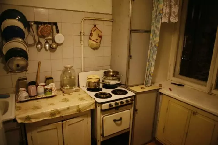 Кухня Размери в Хрушчов (26 снимки): каква е стандартната област и как може да има малък кухненски дизайн? 9477_7