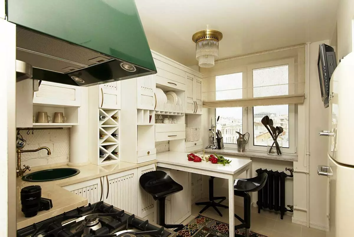 Kuchyne v dome-lodi (46 fotiek): Kuchynský dizajn 6 metrov štvorcových. metrov a opravy iných malých kuchýň, nápady plánovania 9482_42