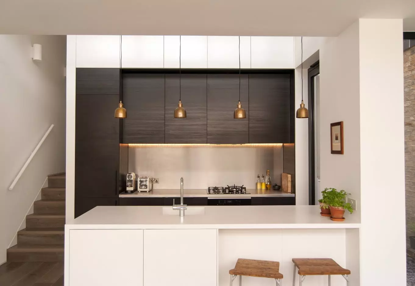Kjøkken-nisje (42 bilder): Hva er det? Interiørdesign ideer. Hvordan slå en kjøkken nisje i leiligheten? Minimum kvadratstørrelse 9483_39