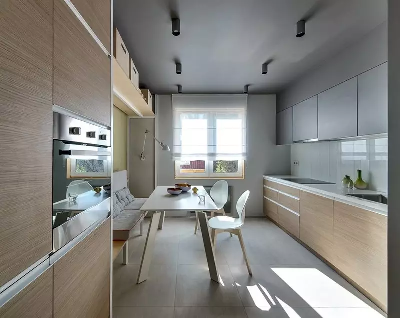 Drejtkëndëshe Kitchen Design (foto 65): Pak Kuzhina Layout Brendshme Format e një drejtkëndësh të ngushta me divan dhe ballkon, zonimit Features, Ide e bukur dhe Projekte 9484_40