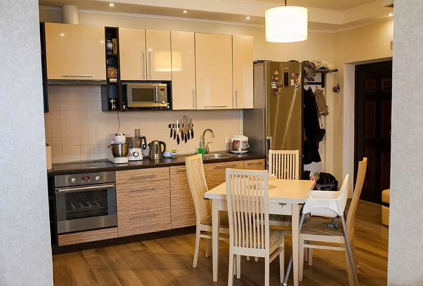 Кујна-влезната сала (62 фотографии): распоред на кујната во комбинација со коридор во приватна куќа и во станот. Внатрешен дизајн кујна-сали во еден стил 9487_25