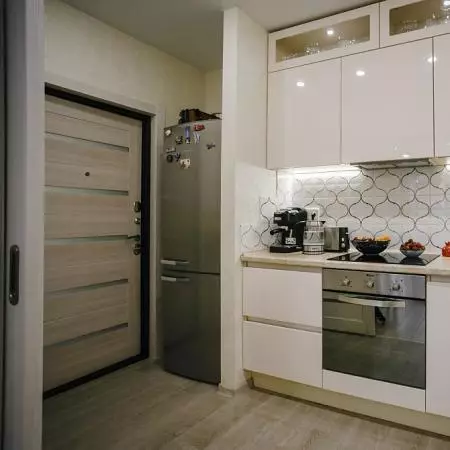Kuhinja-predhodna dvorana (62 fotografij): Kuhinjska postavitev v kombinaciji s hodnikom v zasebni hiši in v apartmaju. Notranje oblikovanje kuhinjske dvorane v enem slogu 9487_44