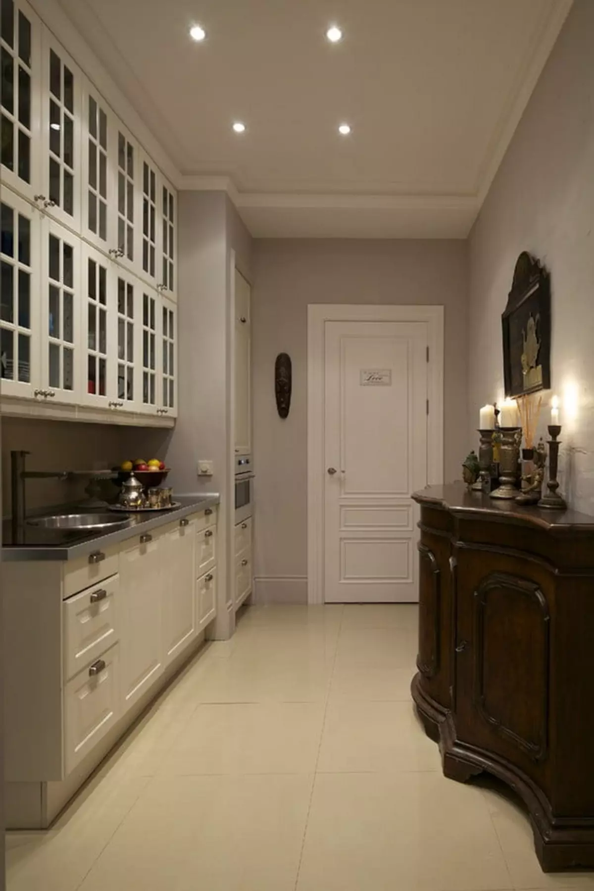 Hall de entrada de cociña (62 fotos): un deseño de cociña combinado cun corredor nunha casa privada e no apartamento. Deseño de cociña de interiores nun estilo 9487_48