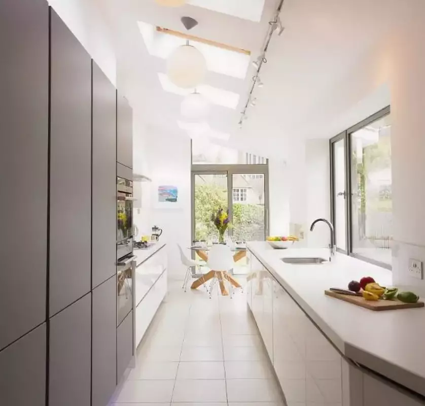 Mutfak-Giriş Hall (62 Fotoğraf): Özel bir evde ve dairede bir koridorla birlikte bir mutfak düzeni. Bir tarzda iç tasarım mutfak salonları 9487_52
