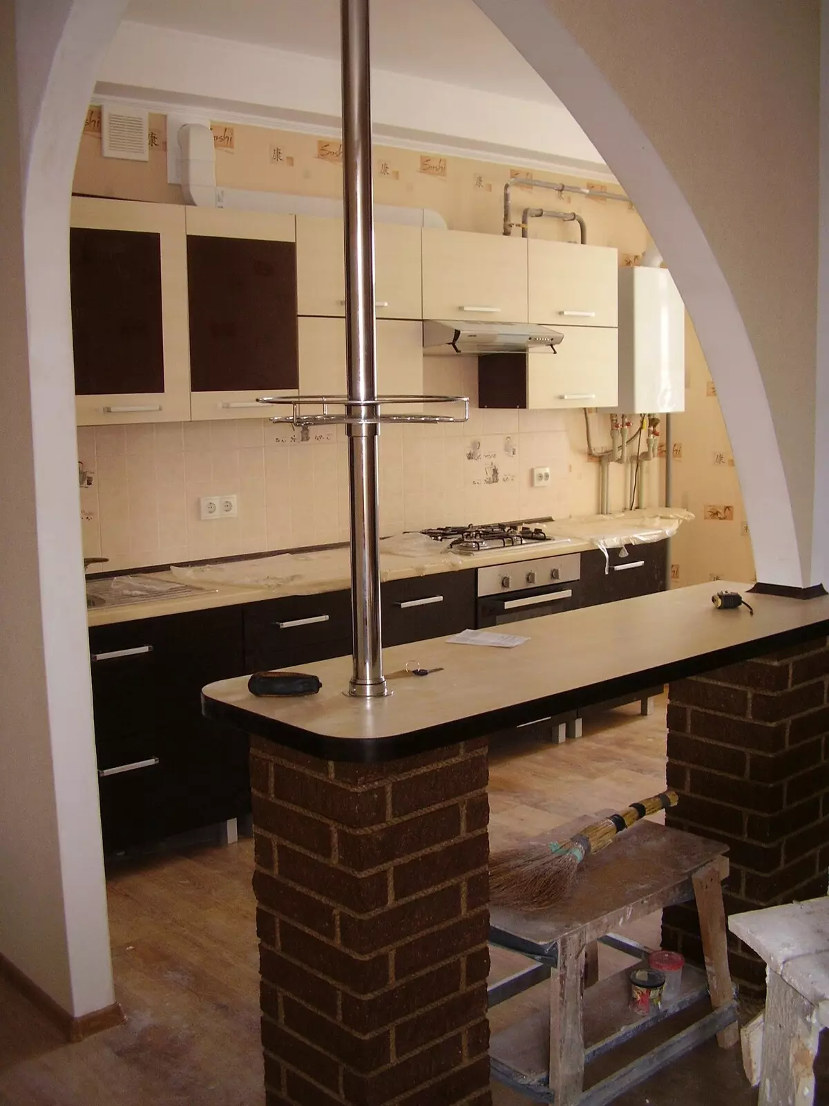 Virtuvės įėjimo salė (62 nuotraukos): virtuvės išdėstymas kartu su koridoriumi privačiame name ir bute. Interjero dizaino virtuvės salės viename stiliuje 9487_62